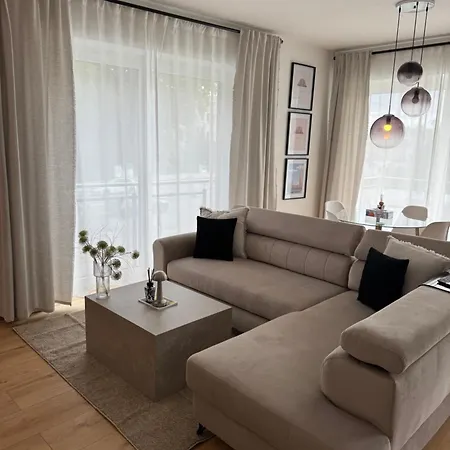 Moderne Mit Balkon 1 *